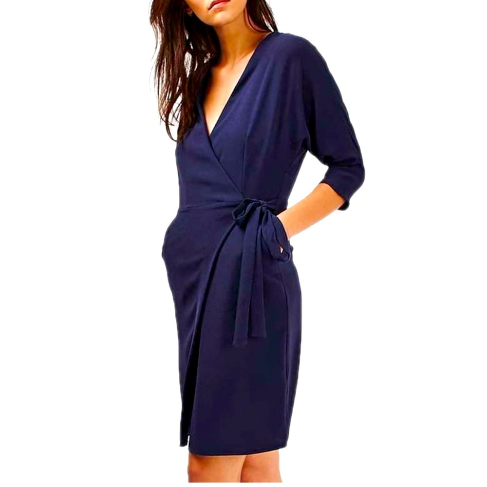 Like New midi wrap dress with V neck.